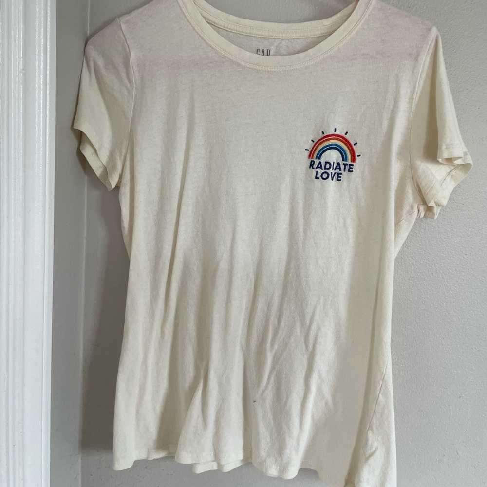 Womens short sleeve graphic tee.
